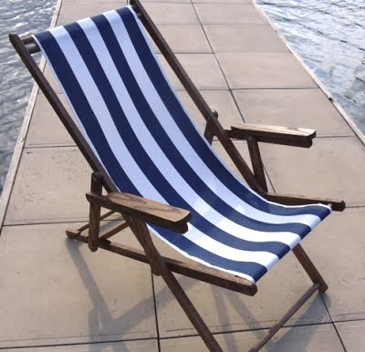 Wooden Beach Chairs on Looks Like An Old England Beach Chair Aka Wood Folding Sling Chair