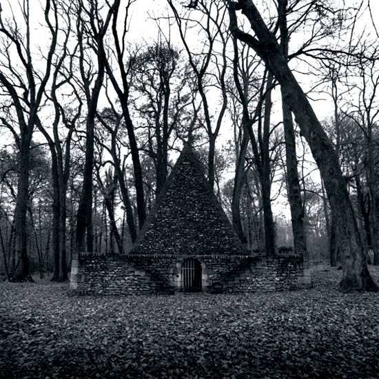 The Pyramid / The Désert de Retz