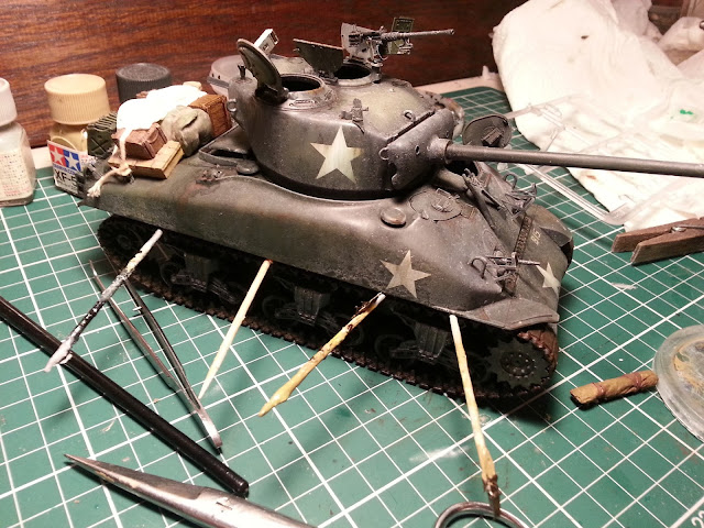 Fixing the elastic band tracks on my 1/35 Sherman