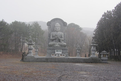 Le grand Bouddha du temple. 과음사
