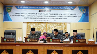 Fraksi-fraksi DPRD Kota Padang Panjang Sampaikan Pemandangan Umum Terhadap Ranperda Tentang Perubahan APBD Tahun Anggaran 2022 dan Ranperda Pengelolaan Keuangan Daerah