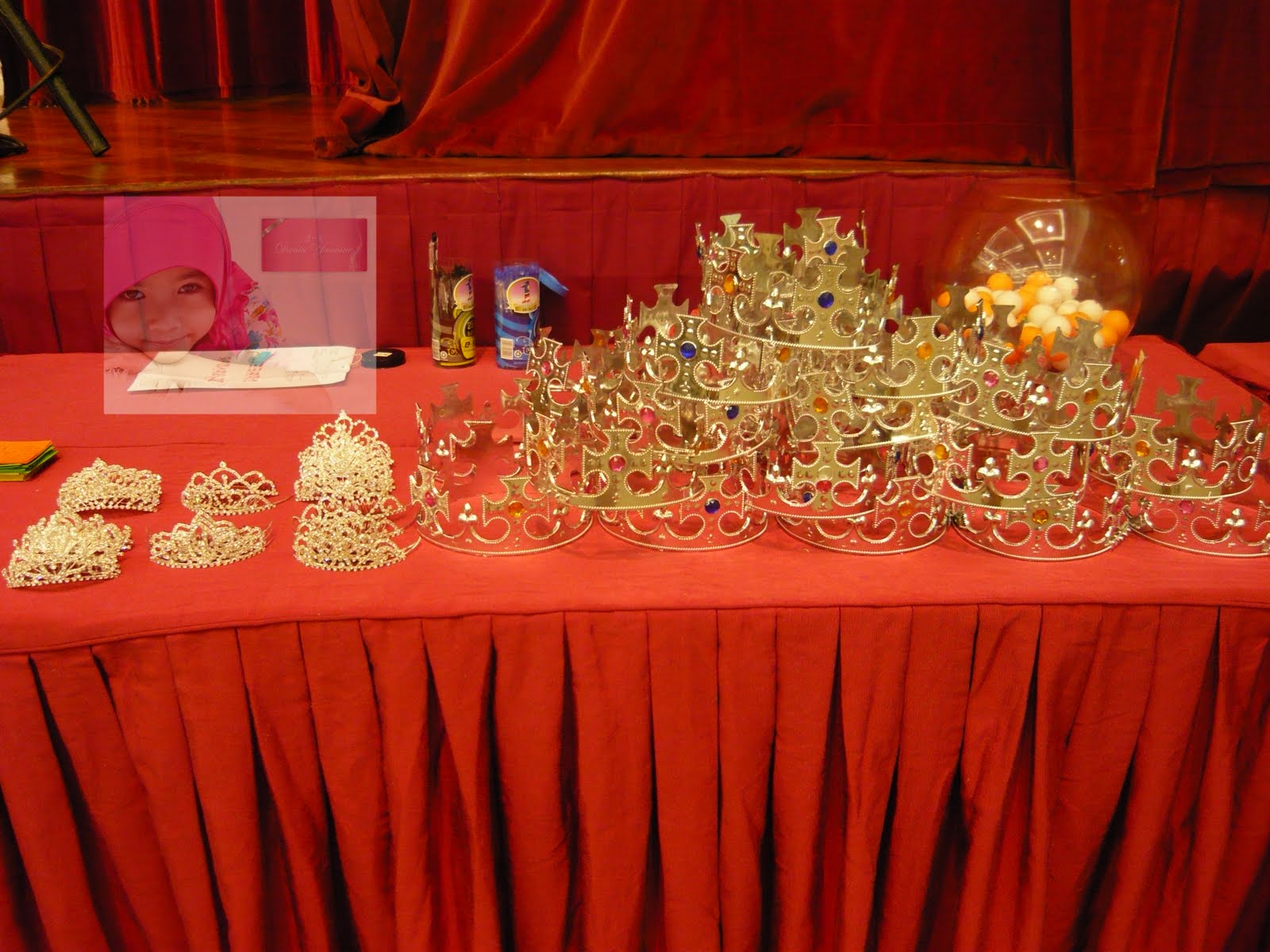 Tiara dan Crown