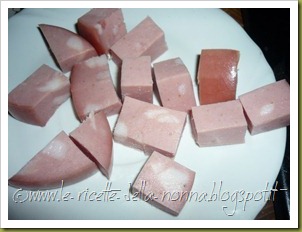 Caramelle di pastasfoglia con mortadella e semi di sesamo (2)