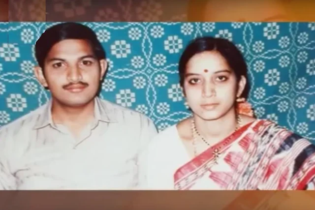 chaganti and his wife at their marriage time photo