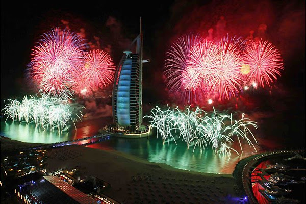 Dubai enters Guinness Book of Records the biggest fireworks display amazing