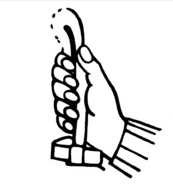Обратите внимание на шесть пальцев на руке Кана Балама II