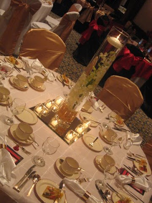 For this table I used a gold and white colour scheme Simple and elegant