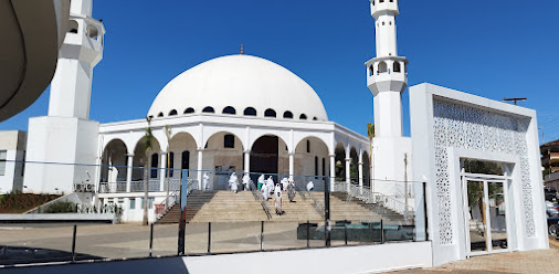 Foto autoral. Vista externa da Mesquita em Foz do Iguaçu.