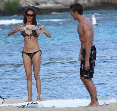 Jessica Michibata and Jenson Button headed to the beach in their swimsuits 