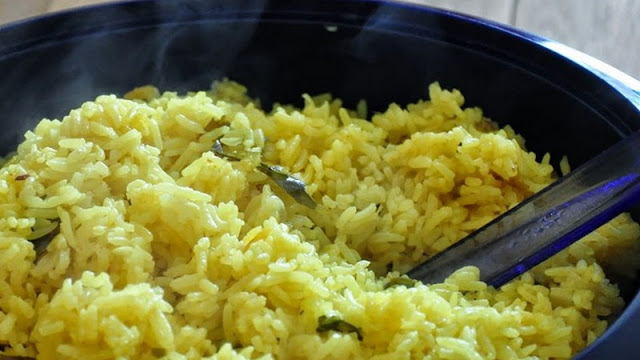 Resep dan Cara Praktis Membuat Nasi Kuning Menggunakan Rice Cooker!