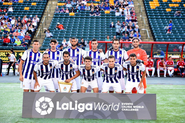 REAL VALLADOLID C. F. Temporada 2019-20. Rubén Alcaraz, Waldo, Joaquín, Sergi Guardiola, Kiko Olivas y José Antonio Caro; Nacho, Javi Moyano, Aguado, De Frutos y Óscar Plano. CARDIFF CITY F. C. 1 (Bogle) REAL VALLADOLID C. F 1 (Fede Barba). 20/07/2019. Partido amistoso. Edmonton, Canadá, Commonwealth Stadium.