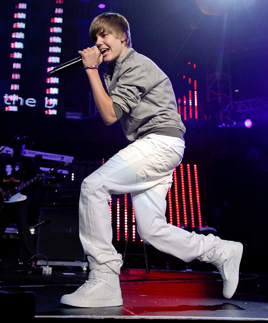 justin bieber pictures 2011 never say never. Justin Bieber+Glee of course!