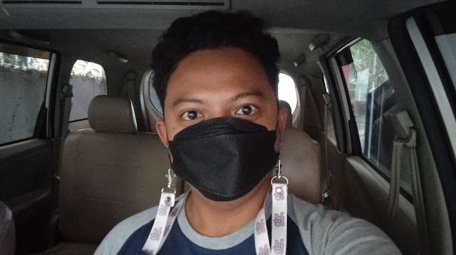 Daripada pegal karena lepas masker, mending ditenteng pakai tali masker yang bisa dipesan di Instaprint