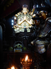 Tallas de caoba en la Pagoda del Emperador de Jade