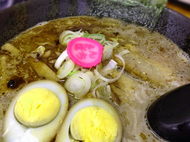 黒とんこつラーメンの写真