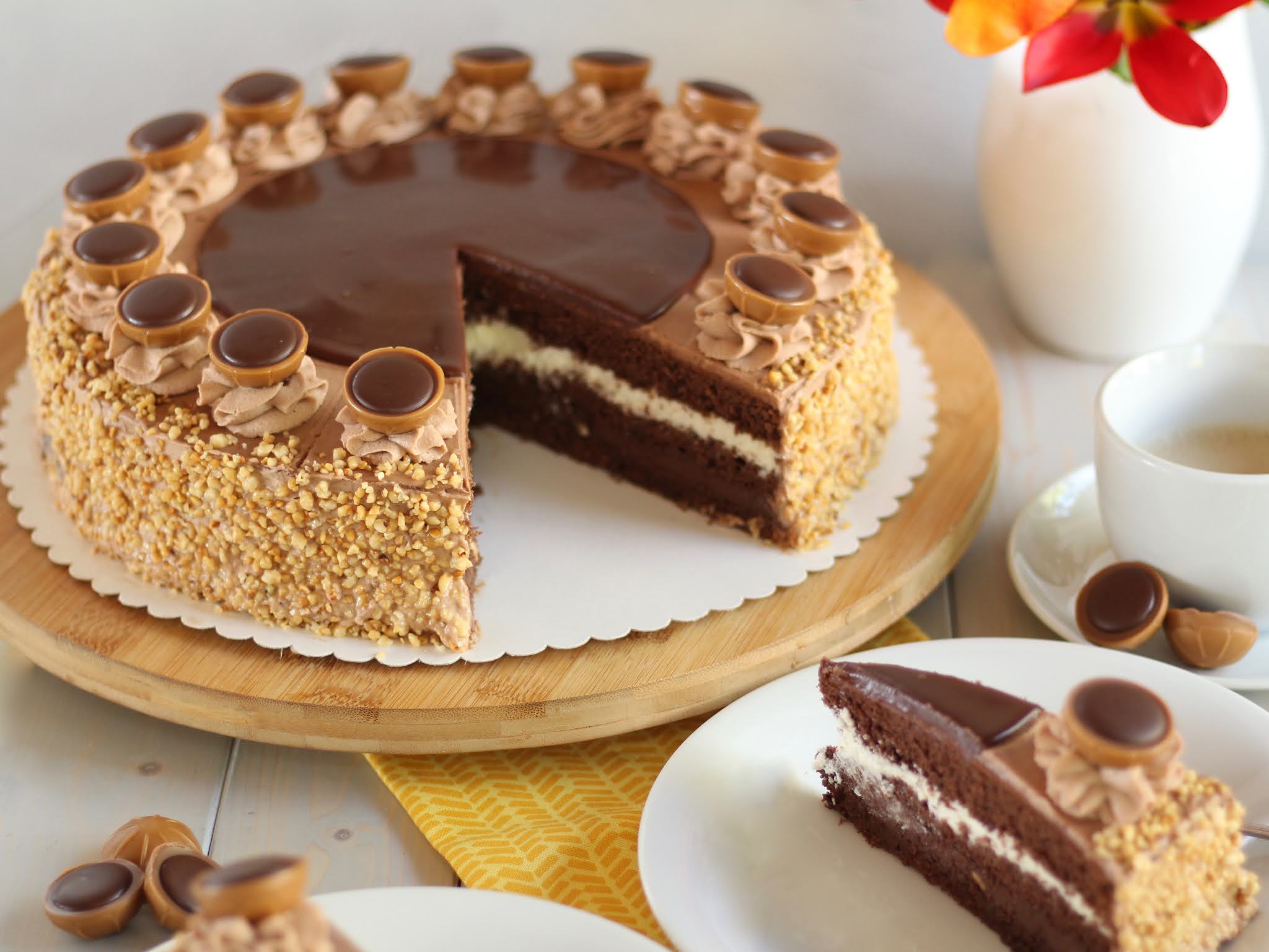 Mega Leckere Toffifee Torte Mit Viel Karamell Nussen Und Schokolade Rezept Und Video Von Sugarprincess Sugarprincess