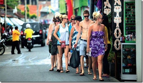 hipwee-5729a1b5ec0d5-5-hal-ini-bikin-wisatawan-kapok-ke-bali-meski-tempat-wisatanya-menakjubkan_663_382