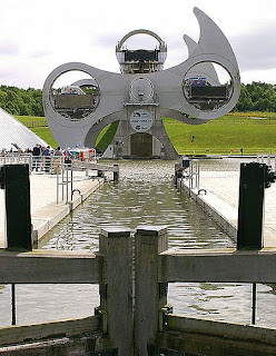 Falkirk-World's first rotating boat wheel