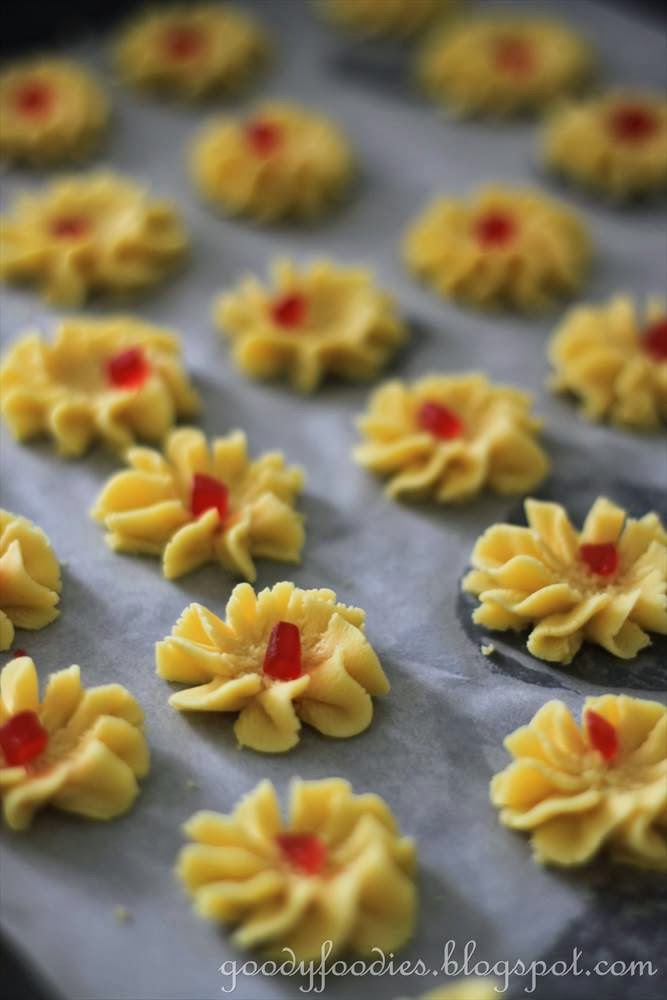 GoodyFoodies: Recipe: Dahlia butter cookies (Kuih Semperit 