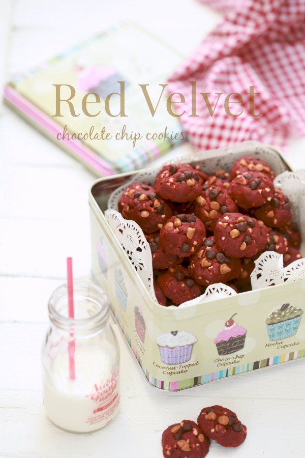 Red Velvet Chocolate Cips Cookies - masam manis