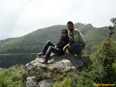 sakshi_rawat_enjoying_with_dhoni_FilmyFun.blogspot.com