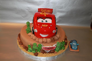 Lightning Mcqueen Birthday Party on Lightning Mcqueen And Sally The Car Cake