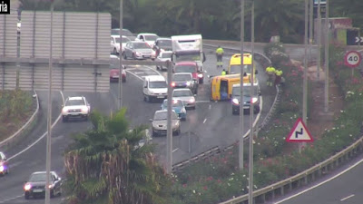 Vuelca coche Plaza América, Las palmas de Gran Canaria