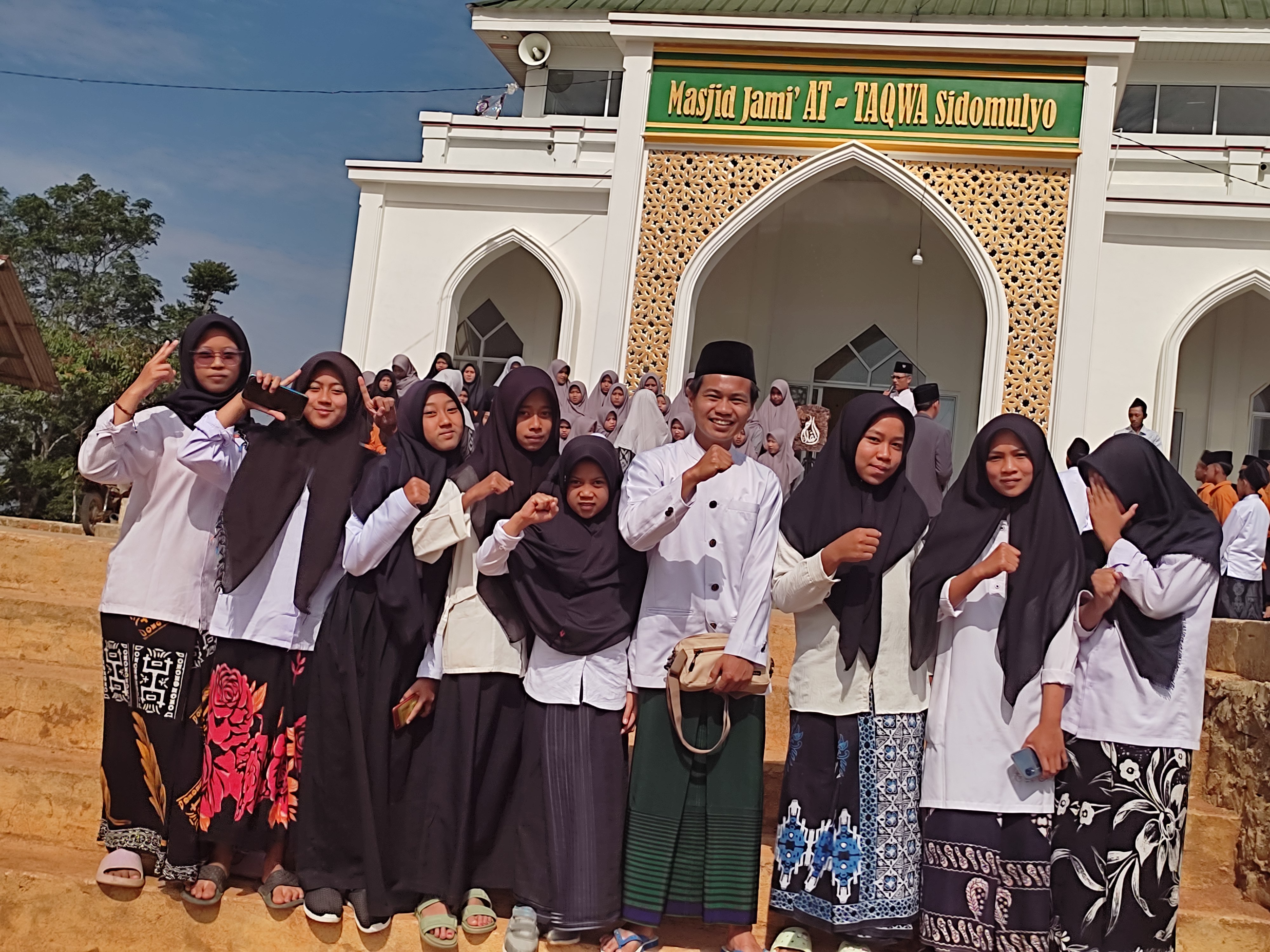 Pesantren Al-Falah Sidomulyo Bersama NU Ranting Pekon Sidomulyo Lampung Barat Gelar Upacara HSN 2023