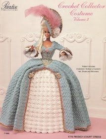 crochê para Barbie Vestido de época, crochet collector 2, que inclui sapatos, chapéu com plumas e roupa de baixo.
