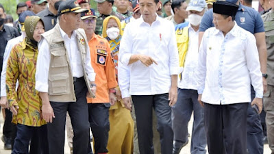 Presiden Joko Widodo didampingi Wagub Jabar Uu R Ulum Meninjau  Desa Terdampak Bencana Gempa Cianjur