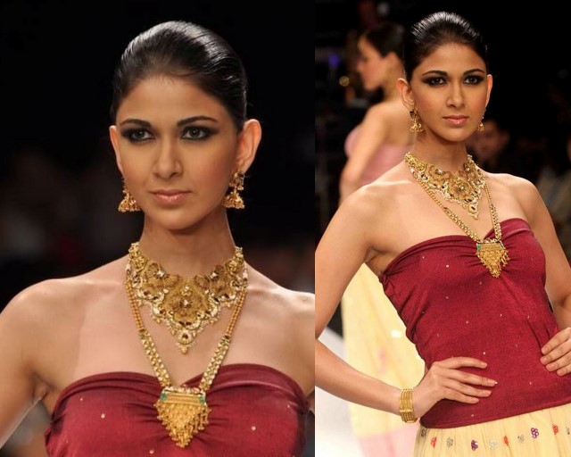 Antique Jewellery at IIJW