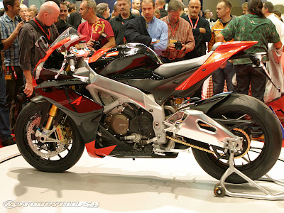 Aprilia RSV4-2009 pic