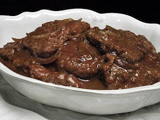 SLOW COOKER CUBE STEAKS WITH GRAVY