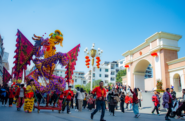 Hundreds of dragons and lions celebrate the New Year 2024, and the New Year flavor in Guangning County(Guangdong,China) is strong and strong