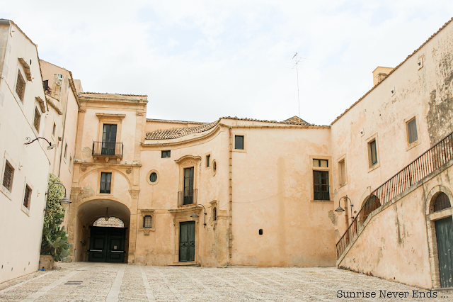 sicile,noto,baroque,travel,travelguide,city guide,palazzo nicolaci di villadorata