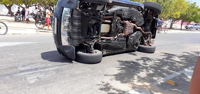 Acidente entre dois carros é registrado no bairro São Francisco da Guarita, em Parnaíba