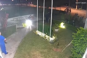 Técnico do IML impede agressão durante confusão entre homens que fariam exame de corpo de delito; veja vídeo