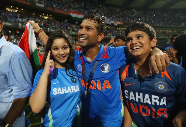 Sachin Tendulkar Family Pic - Sachin Tendulkar Family Pics - Daughter, Son - Sara Tendulkar, Arjun Tendulkar