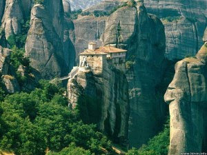 Metéora, Bangunan di Puncak Gun ung Batu Athos, Yunani