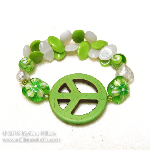 Green and white peace sign stretch bracelet
