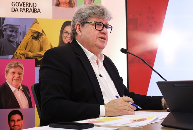 João Azevêdo anuncia pagamento das folhas de novembro e dezembro, 2ª parcela do 13º, abono natalino e prêmios da Educação