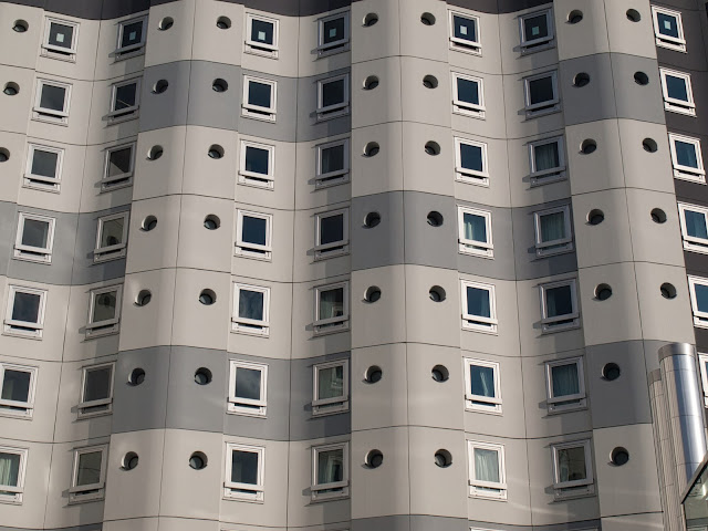 jiemve, facade d'hôtel, aéroport Roissy-Charles de Gaulle