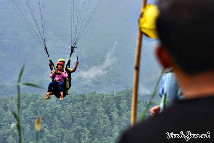 terbang tandem di gunung banyak