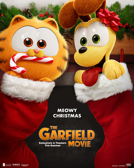 Garfield and Odie in Christmas stockings