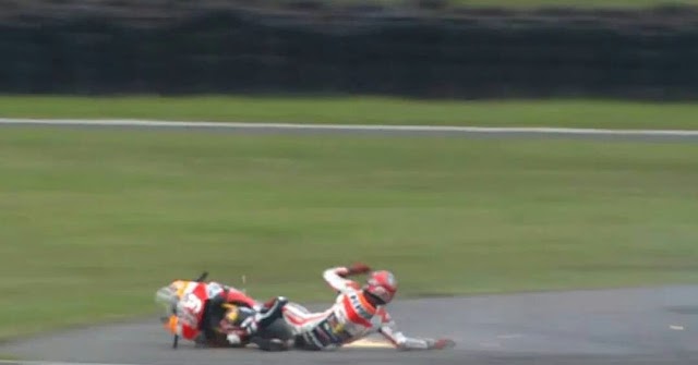 Marquez Crash, Crutchlow Menangi MotoGP Australia 2016