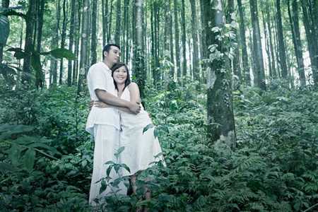 Liar Hutan Alam Sebagai latar Belakang Foto Pre Wedding