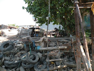 What passes for a dinghy dock in Puntarenas