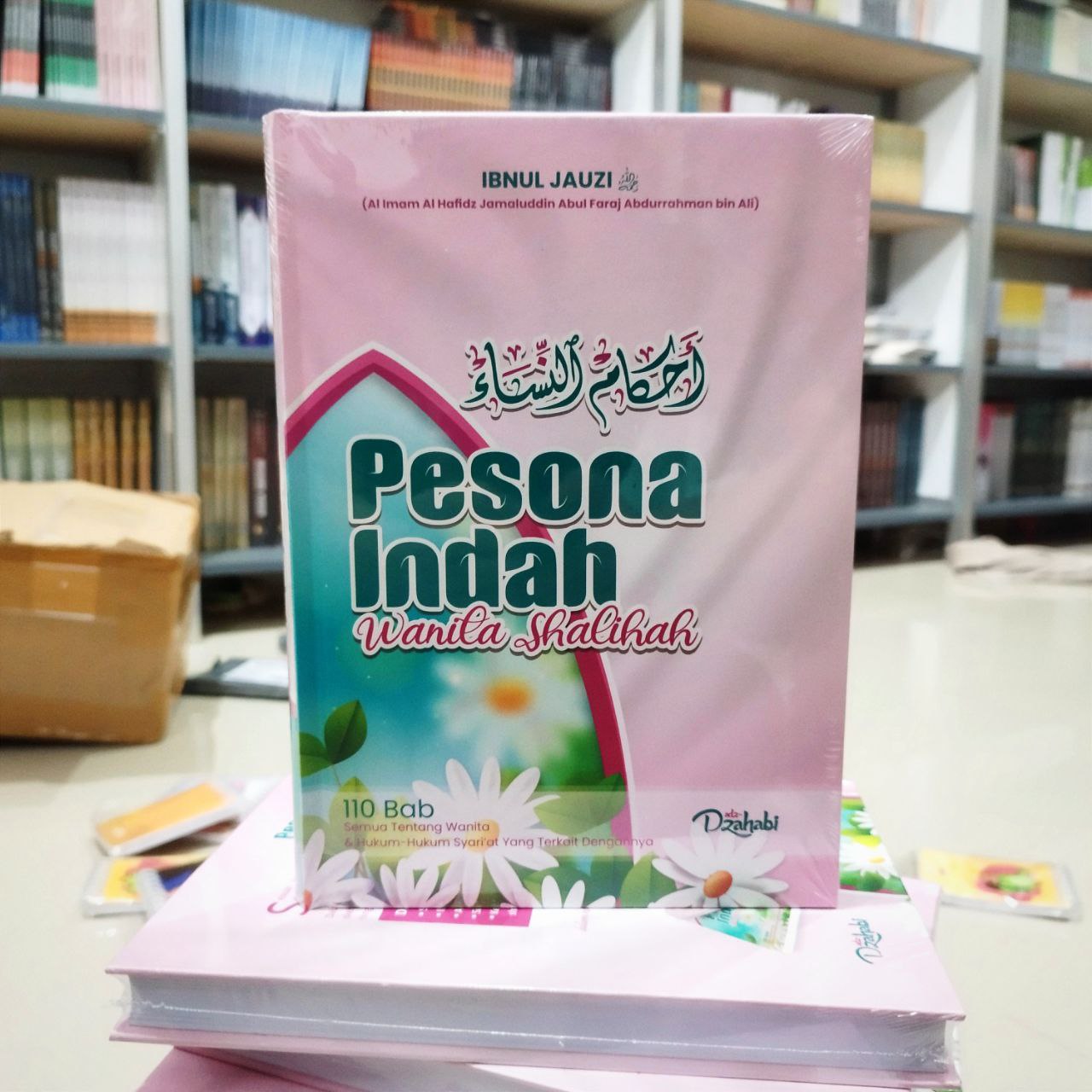 Buku Pesona Indah Wanita Shalihah Adz Dzahabi