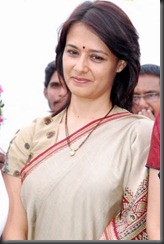 Old Actress Amala_Nagarjuna_in saree_hot1