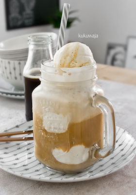 https://kukuwaja.blogspot.de/2017/07/eiskaffee-mit-hausgemachtem-vanilleeis.html